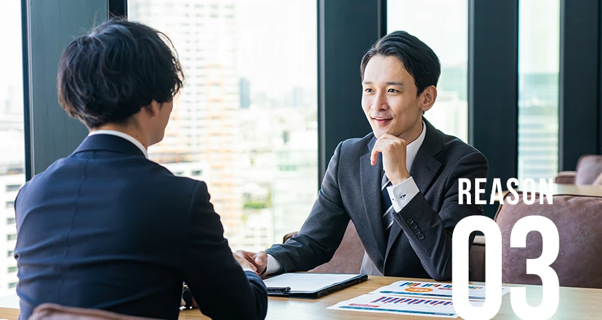 ビジネスの会話をしている男性二人